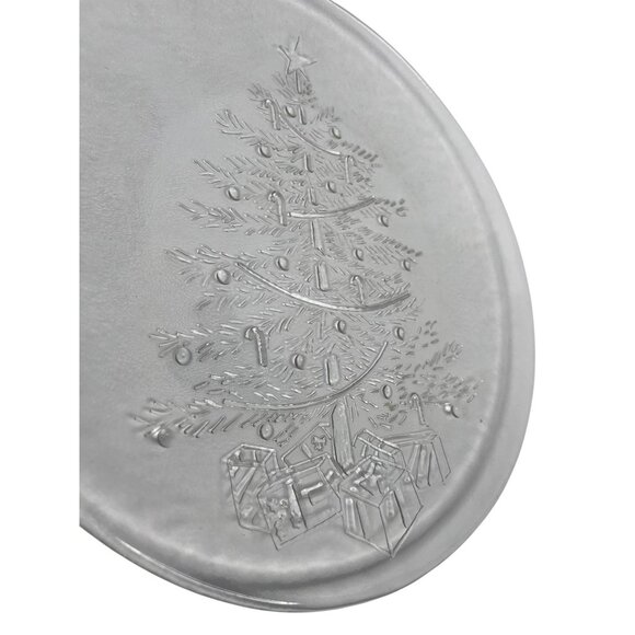 Vintage 1980s Clear Glass Christmas Tree Embossed Serving Plate 13 Inch Diameter - Picture 3 of 4